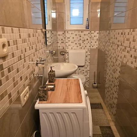 Andy アパート メドヴォデ