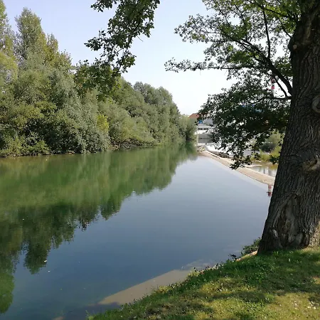 アパート Andy メドヴォデ